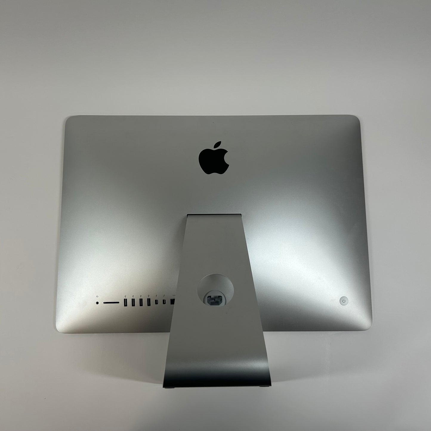 2015 Apple iMac 21.5" i5 1.6GHz 8GB RAM 256GB SSD Silver A1418