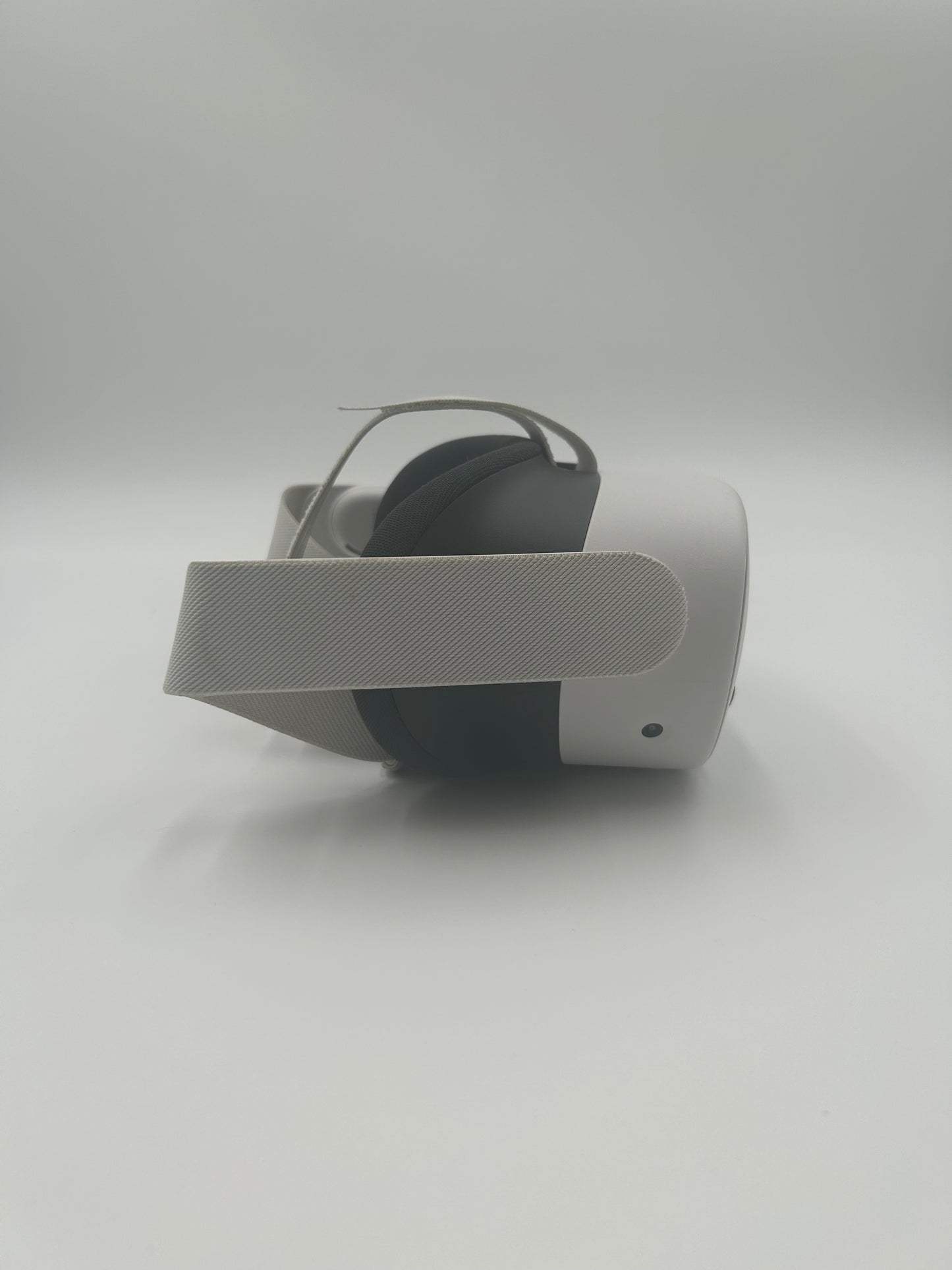 Meta Quest 3S 128GB Standalone All-in-One VR Headset P97