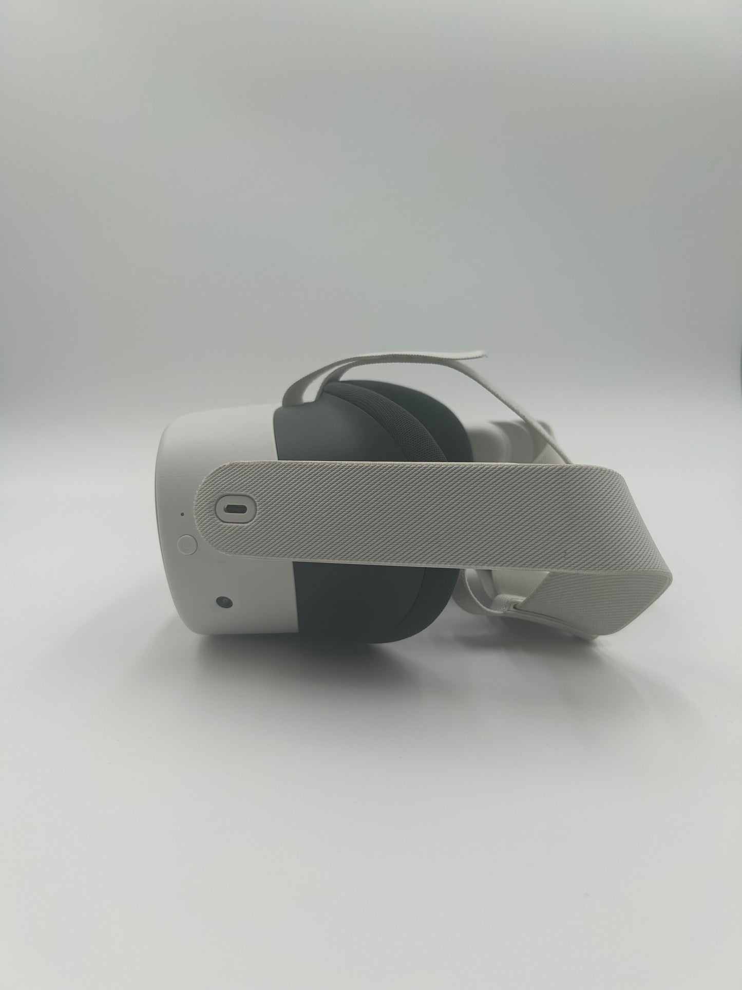 Meta Quest 3S 128GB Standalone All-in-One VR Headset P97