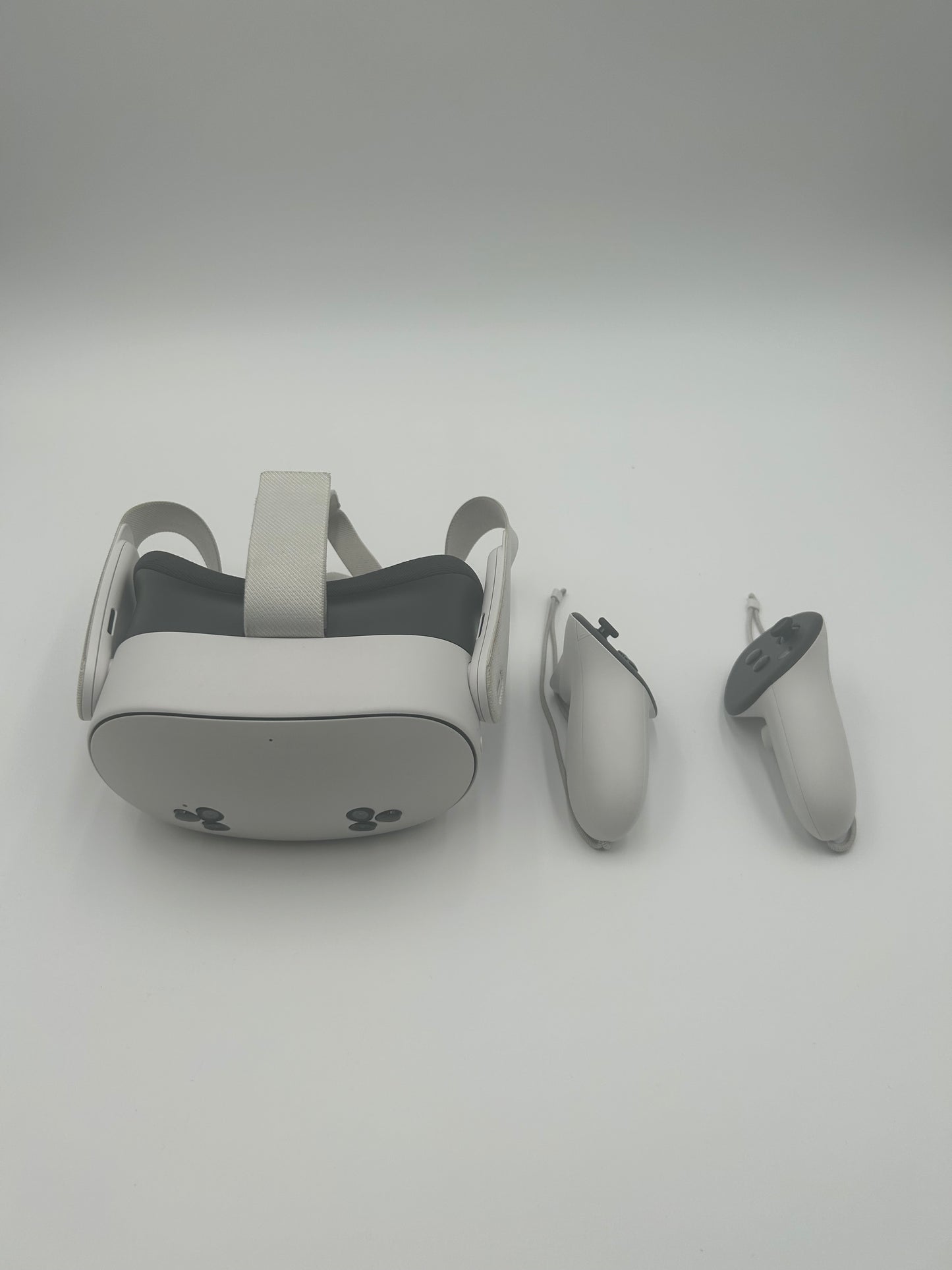 Meta Quest 3S 128GB Standalone All-in-One VR Headset P97