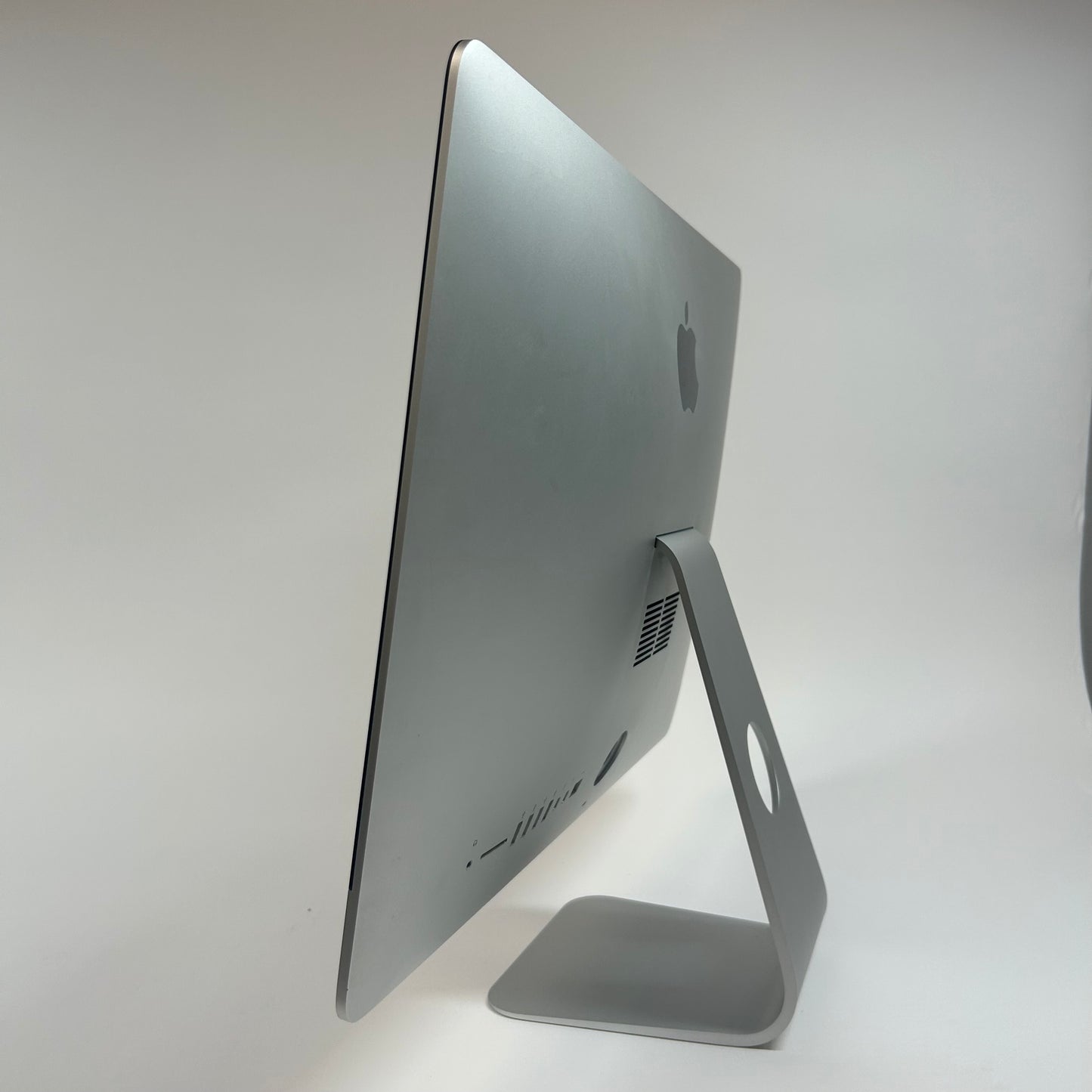 2015 Apple iMac 21.5" i5 1.6GHz 8GB RAM 256GB SSD Silver A1418